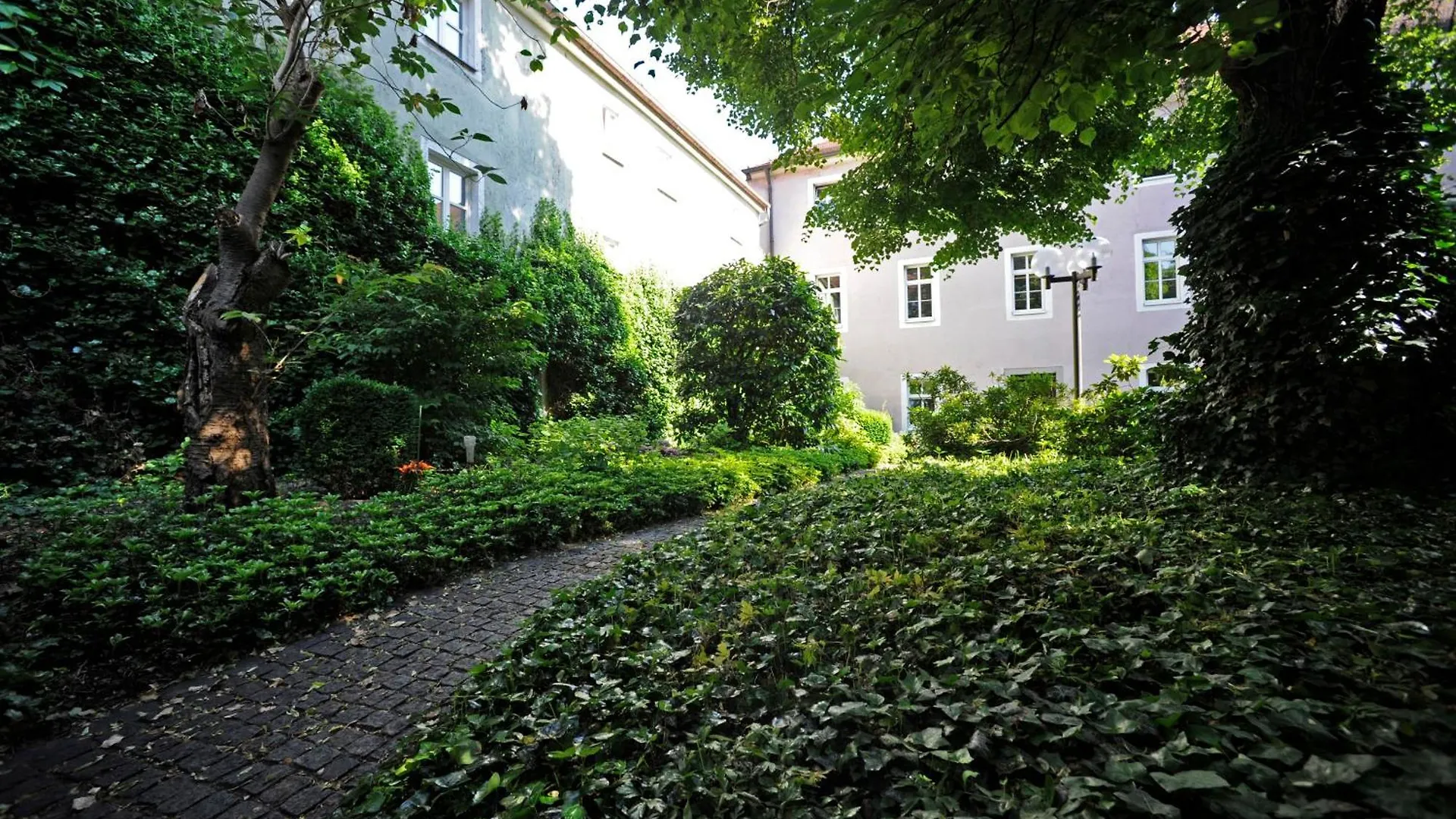 Hotel Gaestehaus Der Katholischen Akademie Regensburg